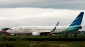 Pesawat Garuda Mendarat Darurat di Makasar